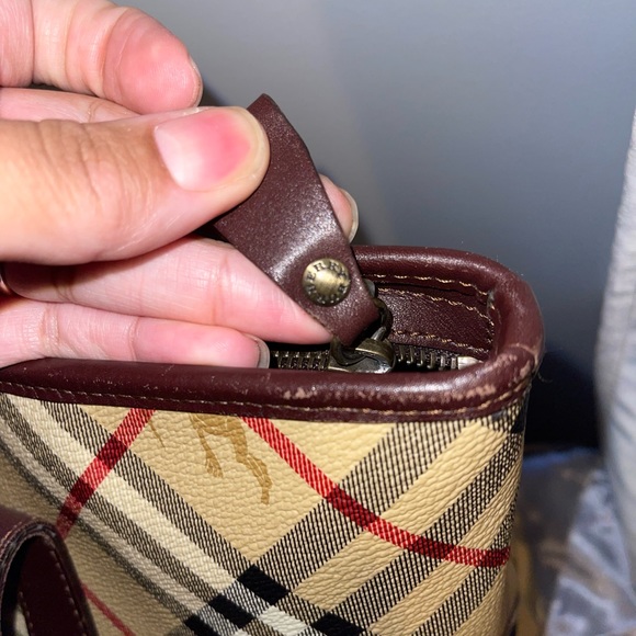 Authentic Burberry Tote - Picture 4 of 7
